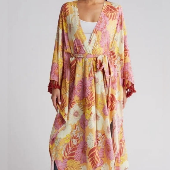 Dress Forum Other - NWT Dress Forum Floral Kimono with Tassels